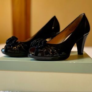 Nurture by Lamaze “Rosalind” Black Leather Pumps. Size 7.5M. Color: Black
